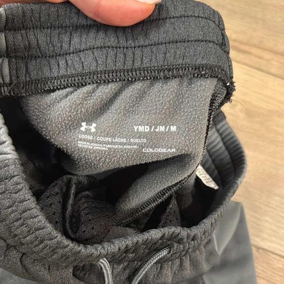 Under Armour Cold Gear Kid’s Black and Gray Sweatpants Joggers - Picture 9 of 12